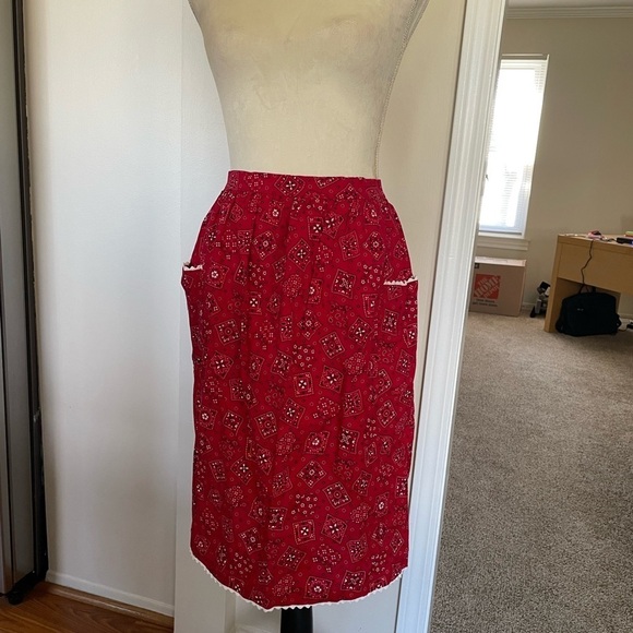 Vintage Red Apron - Picture 2 of 6